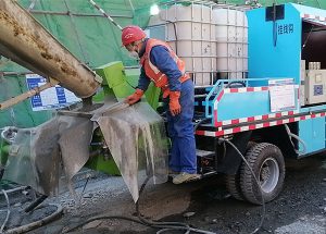 車載混凝土濕噴臺(tái)車施工現(xiàn)場
